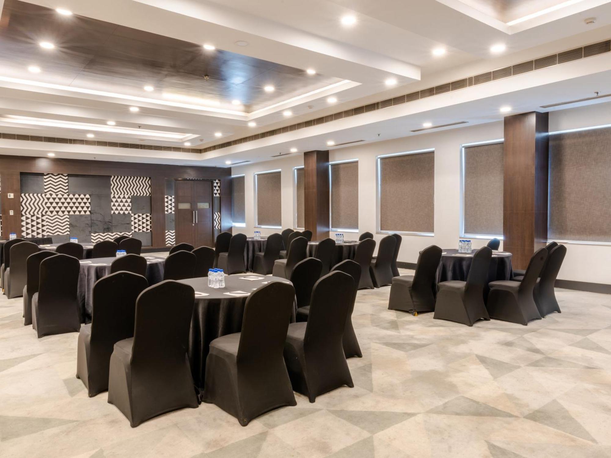 Sunday Hotel Chandigarh Zirakpur Zewnętrze zdjęcie